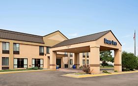 Days Inn And Suites Fargo Nd